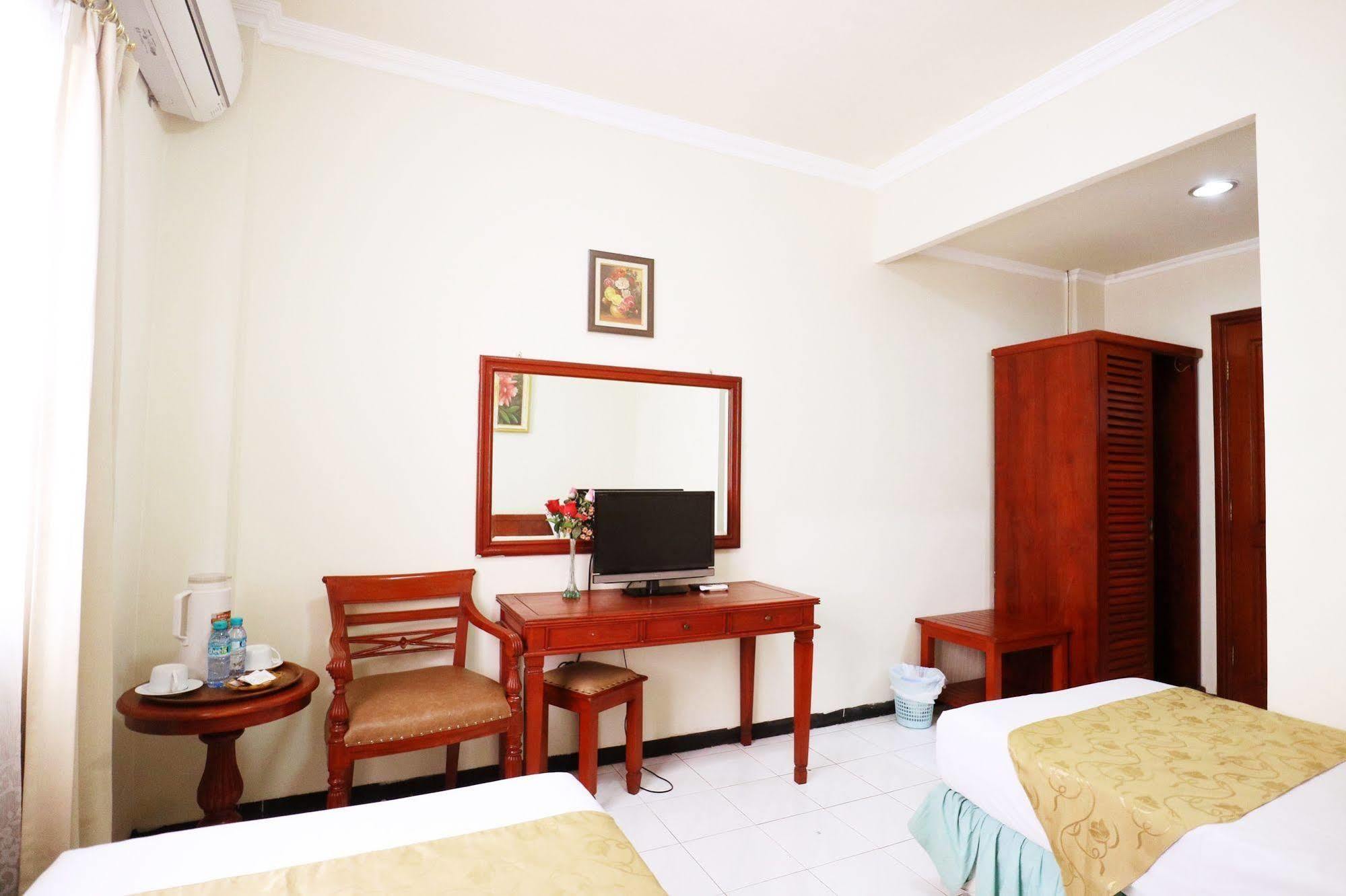 Hotel Pasah Asi スラバヤ エクステリア 写真